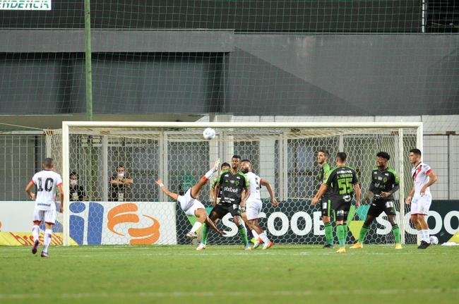 Fotos do jogo entre Amrica e Atltico-GO, no Independncia, em BH, pela 33 rodada do Campeonato Brasileiro de 2021