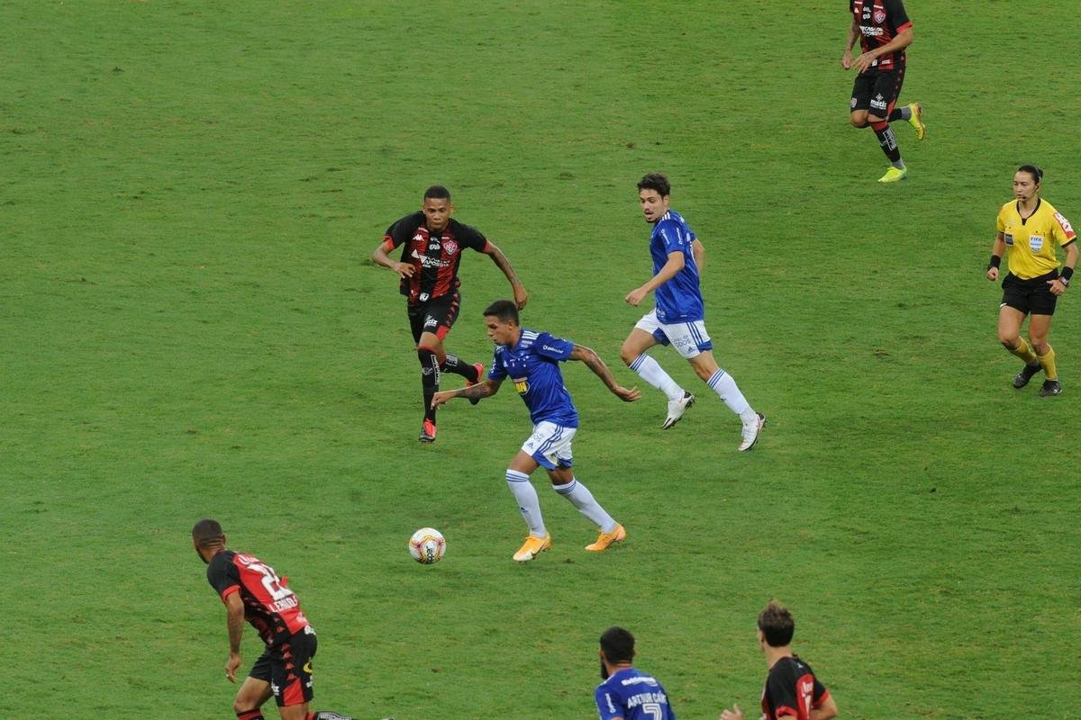 Fotos de Cruzeiro 1x0 Vitria, no Mineiro, pela nona rodada da Srie B