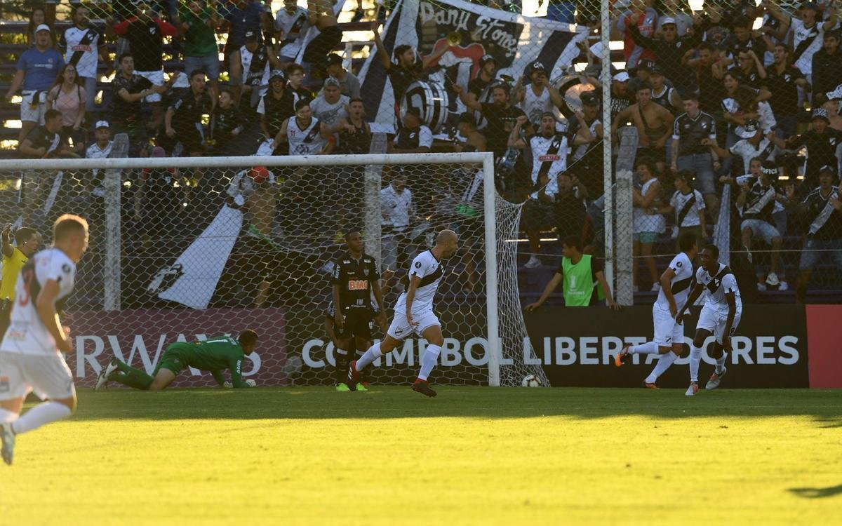 Federico Rodriguez empatou para o Danubio aos 46 minutos do primeiro tempo: 1 a 1