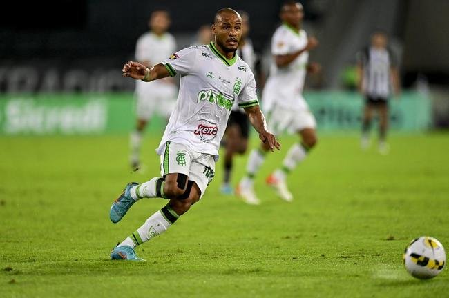 Fotos da partida entre Botafogo e Amrica, pelo duelo de volta das oitavas de final da Copa do Brasil. Jogo foi realizado nesta quinta-feira (14), no estdio Nilton Santos, na cidade do Rio de Janeiro.