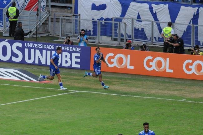 Fotos do jogo entre Cruzeiro e Ponte Preta, no Mineiro, em Belo Horizonte, pela 13 rodada da Srie B do Brasileiro