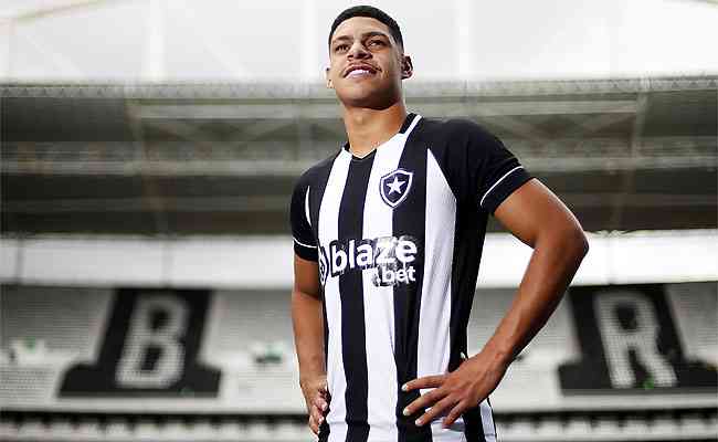 Luis Henrique, de 20 anos, cria da base, volta por empréstimo ao Botafogo