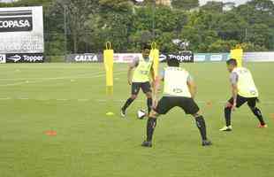 Volante Elias participou nesta quinta-feira do seu primeiro treino como jogador do Atltico. Roger Machado comandou uma atividade com bola utilizando atletas que no jogaram ou atuaram pouco diante do Cruzeiro