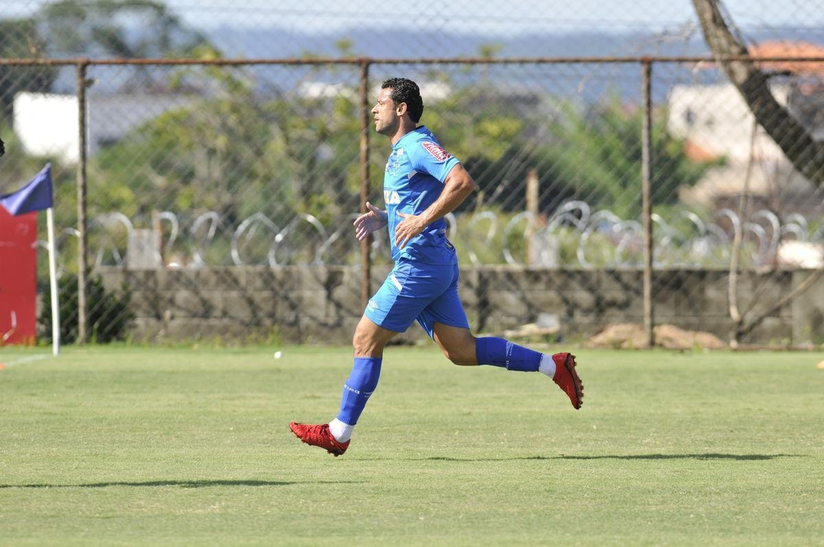 Com dois gols de Fred, um de Arrascaeta e um de Rafael Sobis, o Cruzeiro goleou o Guarani de Divinpolis por 4 a 1, nesta quarta-feira (10/1), na Toca da Raposa II, no primeiro jogo-treino da temporada 2018