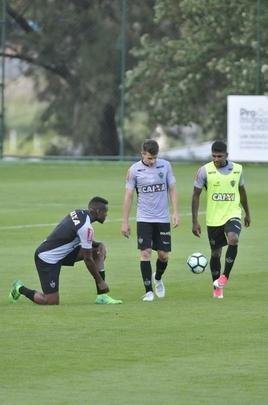 Com Fred em campo, jogadores do Atltico se reapresentaram na tarde desta segunda-feira