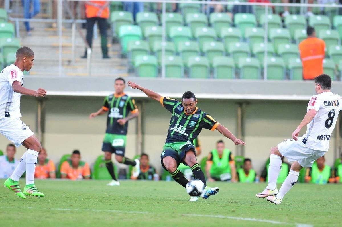 Claudinei (volante) - a boa passagem de 2013 levou o Amrica a busc-lo novamente, mas o jogador foi figura apagada em 2016. Disputou 35 jogos e no permaneceu no clube no ano seguinte. Em 2018, Claudinei atuar pelo CRB.