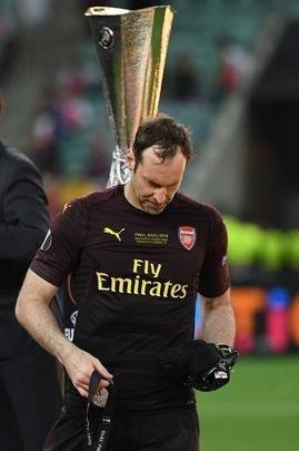 Com direito a um show de Hazard no segundo tempo, quando o craque belga marcou dois gols e ainda deu assistncia para Pedro balanar as redes, o Chelsea goleou o Arsenal por 4 a 1, nesta quarta-feira, no estdio Olmpico de Baku, no Azerbaijo, e conquistou o seu segundo ttulo da Liga Europa