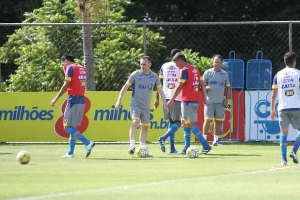 Imagens do primeiro treino de Paulo Bento na Toca da Raposa II
