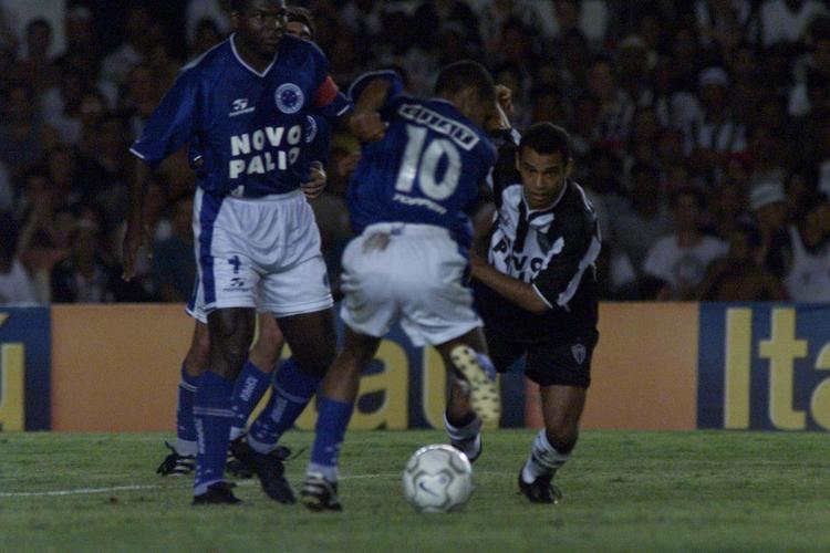 Jogos Olímpicos de Sydney, em 2000: 4 jogos, 1 vitória, 2 empates, 1 derrota, 8 gols marcados e 9 gols sofridos