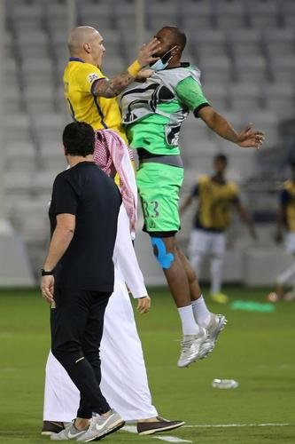 Fotos do zagueiro Maicon pelo Al Nasr, da Arábia Saudita, último clube antes de 'acerto' dele com o Cruzeiro