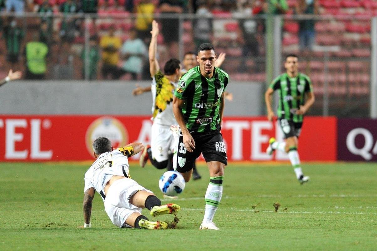 Fotos do jogo entre Amrica e Guaran do Paraguai, no Independncia, em BH, pela segunda fase da Copa Libertadores