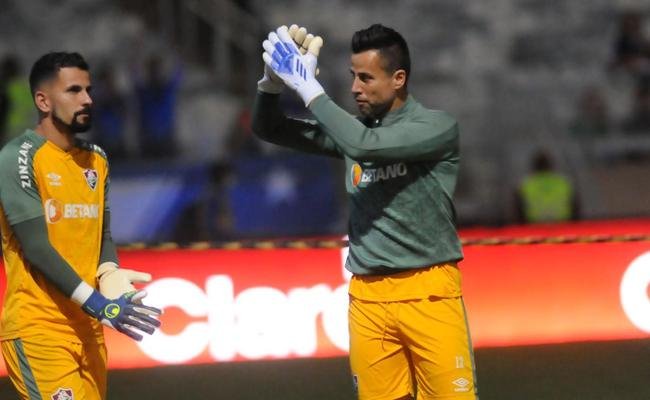 dolo histrico do Cruzeiro, goleiro Fbio, agora do Fluminense, foi reverenciado pela torcida cruzeirense no Mineiro antes de duelo entre os clubes pelas oitavas de final da Copa do Brasil