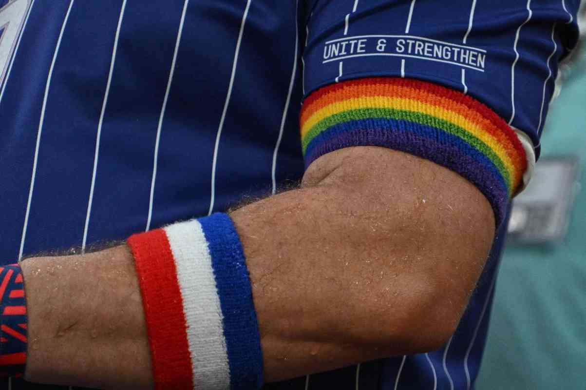 Torcedor que usava braadeira LGBT foi retirado do jogo entre Estados Unidos e Ir, pela Copa do Mundo

