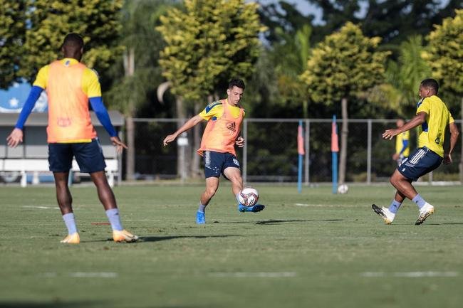 Fotos do treino do Cruzeiro nesta quinta-feira (6/5), na Toca da Raposa II