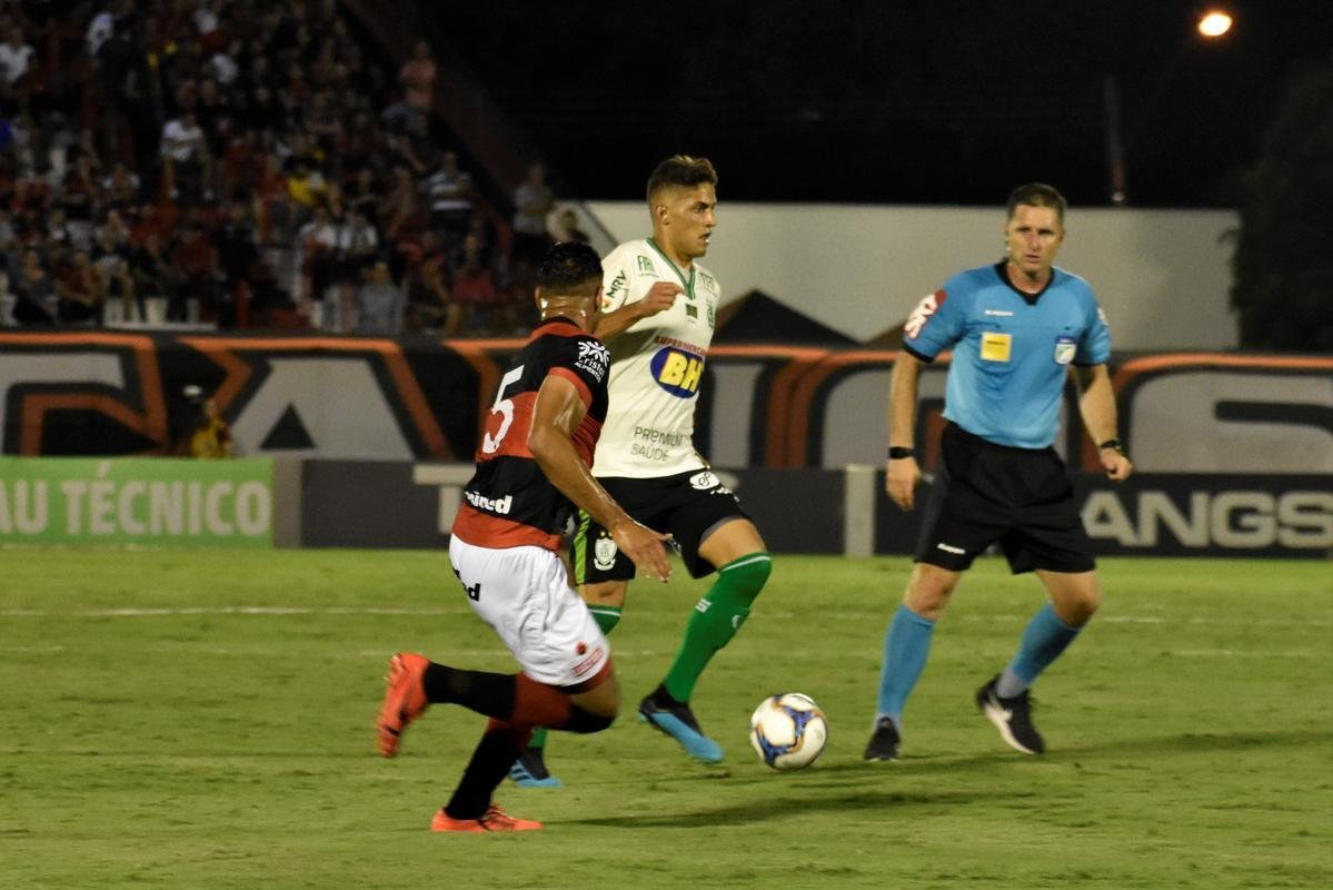 Amrica arrancou empate dramtico diante do Atltico-GO em Goinia 