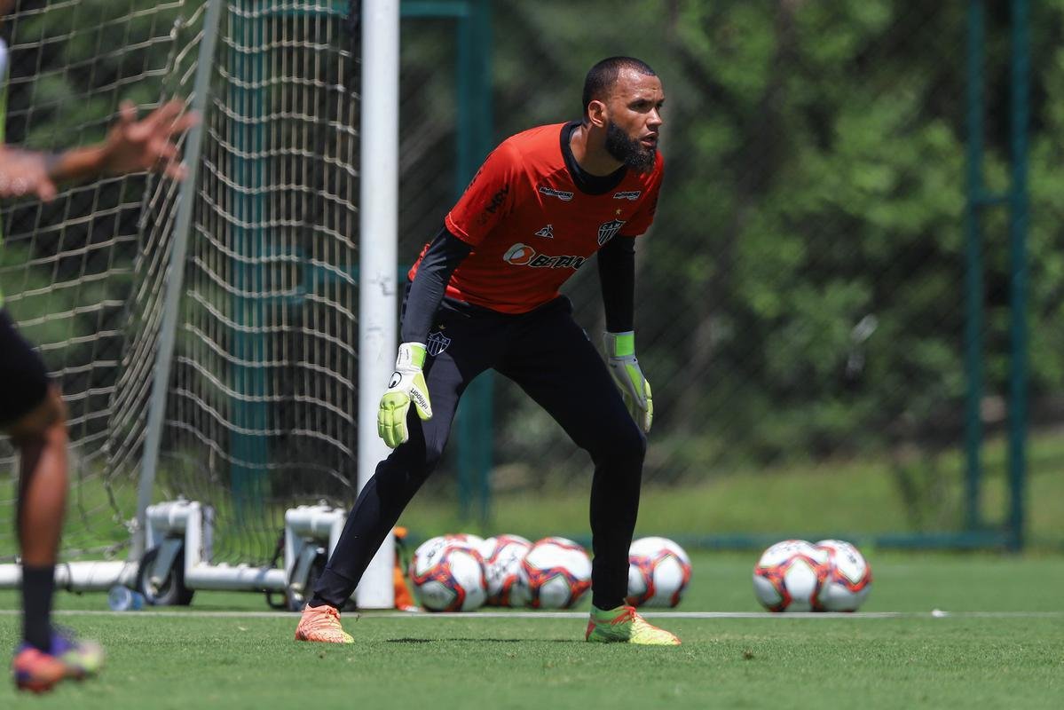 Treino do Atlético em campo. Jogadores fizeram atividade pela manhã no gramado. No período da tarde, trabalho foi na academia