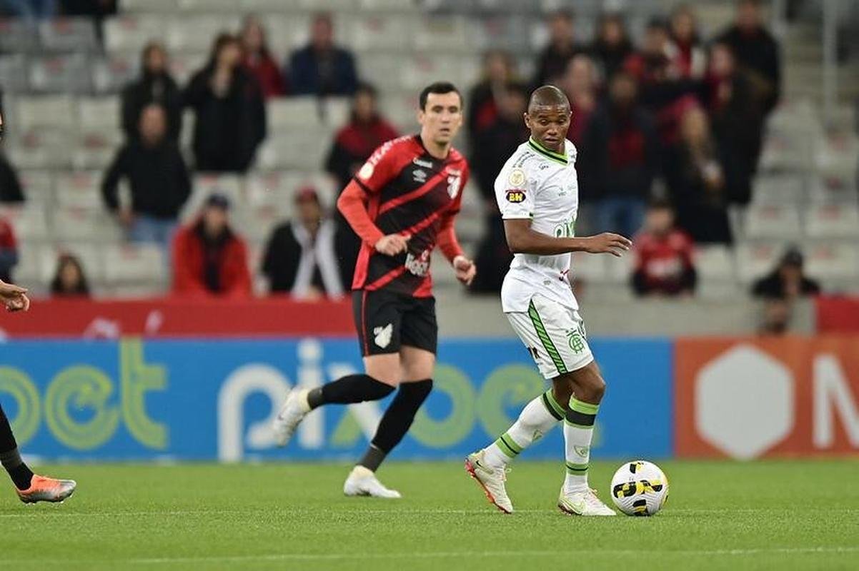 Na Arena da Baixada, Athletico-PR e Amrica empatam por 1 a 1 em duelo pela 23 rodada do Campeonato Brasileiro 