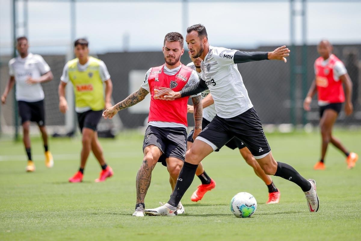 Veja fotos do treino do Atltico