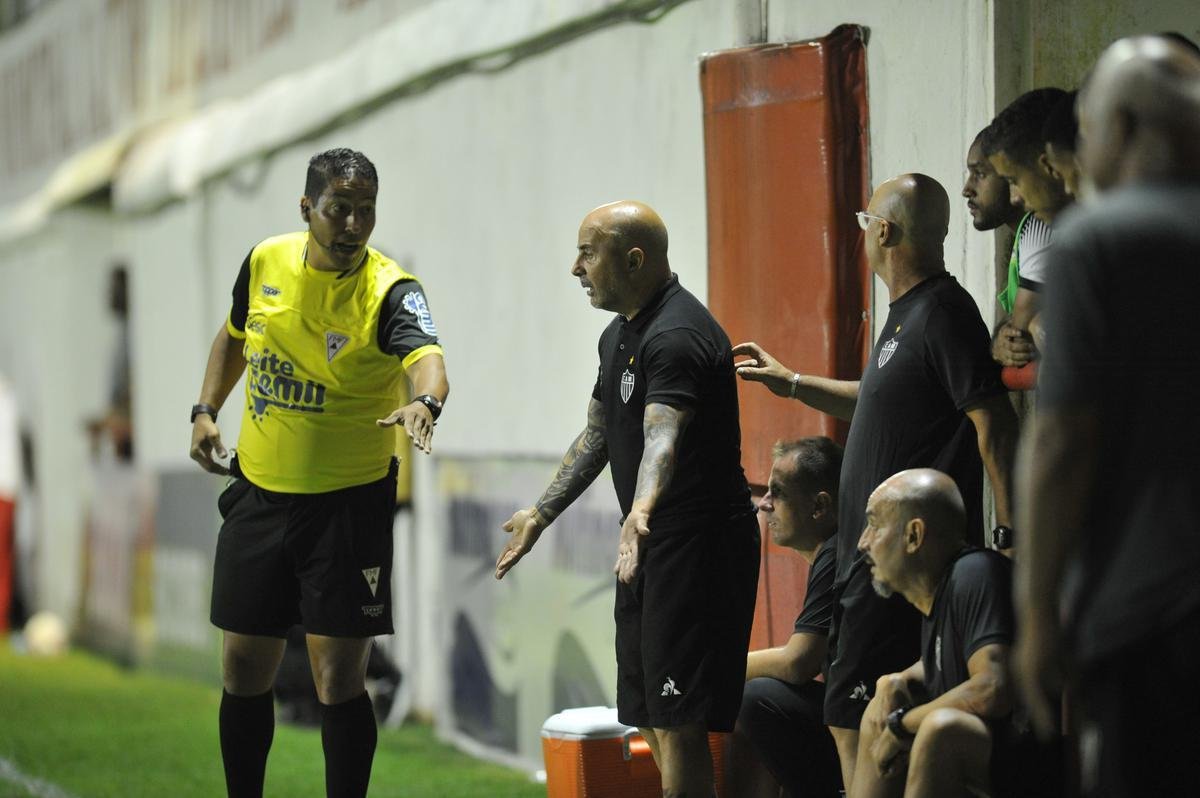 Jorge Sampaoli comandou o Atltico pela primeira vez do banco de reservas