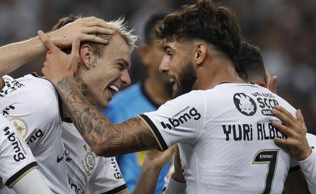Corinthians venceu o Coritiba por 3 a 1 no duelo do primeiro turno, na Neo Química Arena