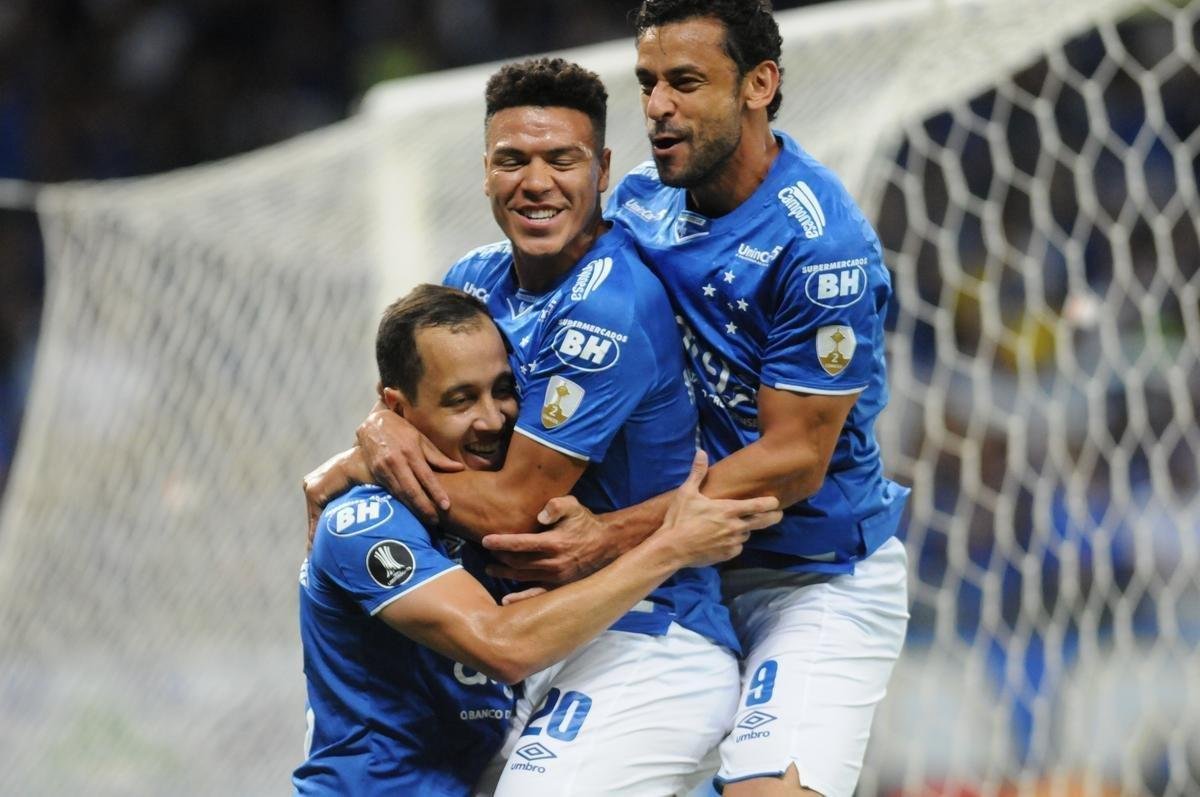 Fotos do jogos entre Cruzeiro e Deportivo Lara no Mineiro