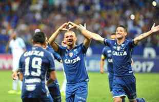 Fotos de Cruzeiro 2x2 Ava, no Mineiro, pela 35 rodada do Campeonato Brasileiro