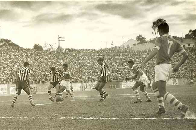Cruzeiro e Atltico se enfrentaram na final do Mineiro de 1958
