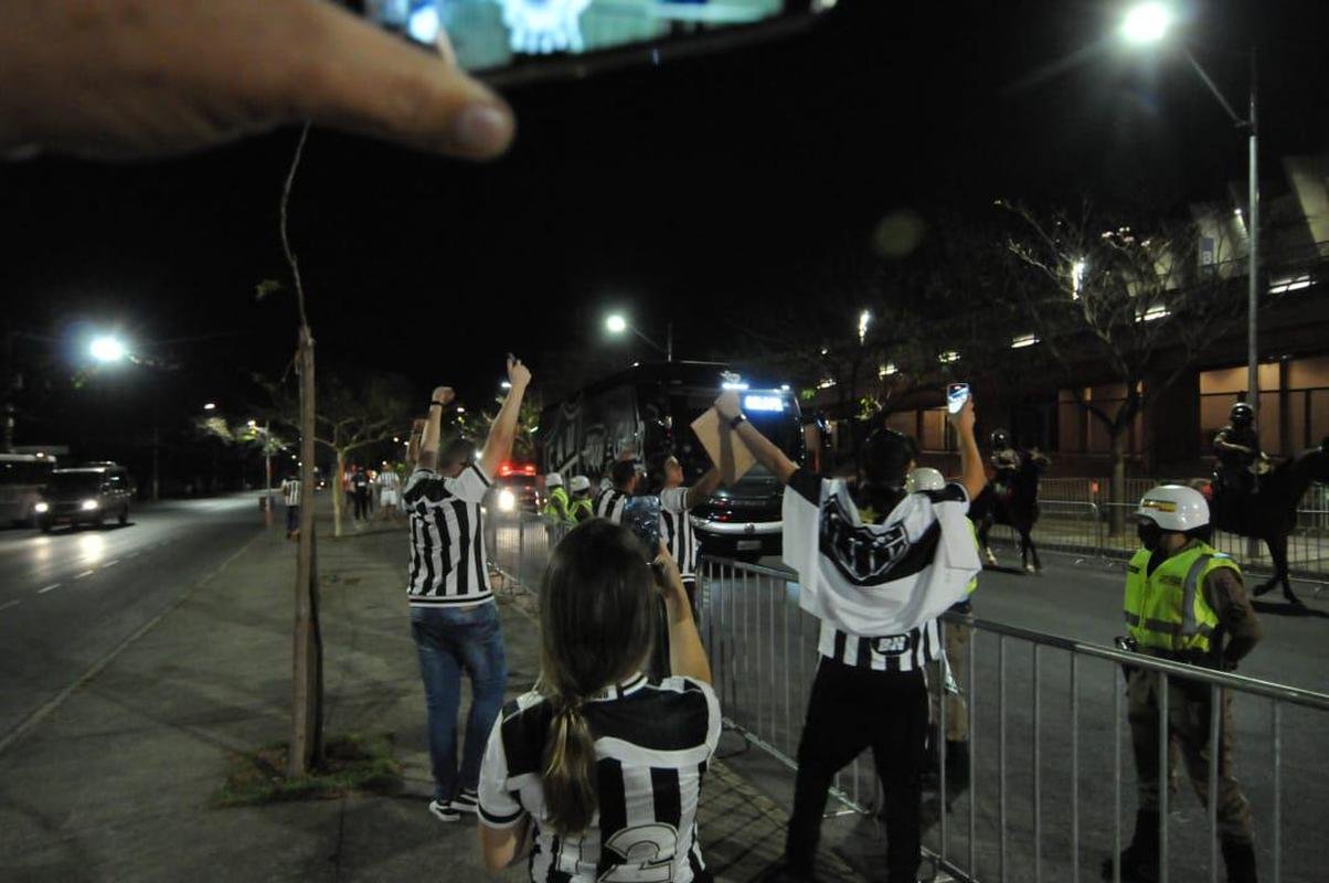 Fotos da torcida do Atltico no pr-jogo contra o Palmeiras no Mineiro