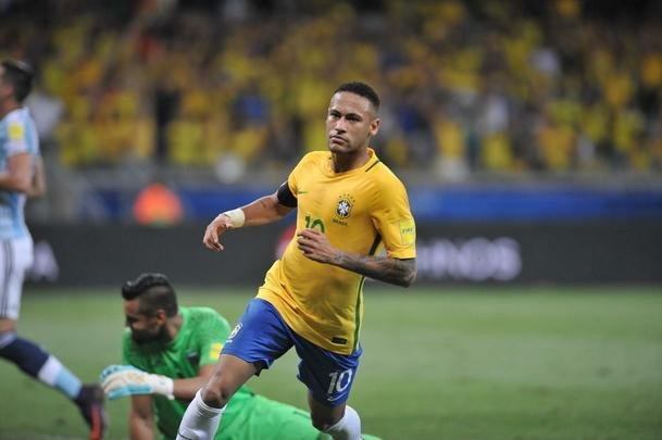 Neymar comemora seu gol no clssico diante da Argentina