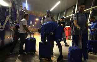 Delegao do Cruzeiro foi composta por 23 jogadores em viagem para Buenos Aires, na Argentina, local da partida de quarta, s 21h45, contra o Boca Juniors, pela Copa Libertadores. Meia uruguaio De Arrascaeta foi vetado e permaneceu em Belo Horizonte.