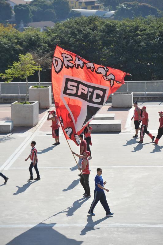 Imagens das torcidas de Cruzeiro e So Paulo no Mineiro