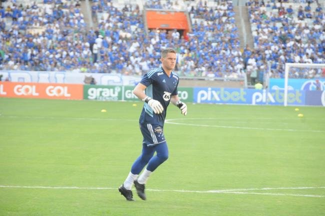 Fotos da torcida do Cruzeiro, no Mineiro, na partida contra a Ponte Preta pela 13 rodada da Srie B do Campeonato Brasileiro. Mineiro recebeu grande pblico mais uma vez