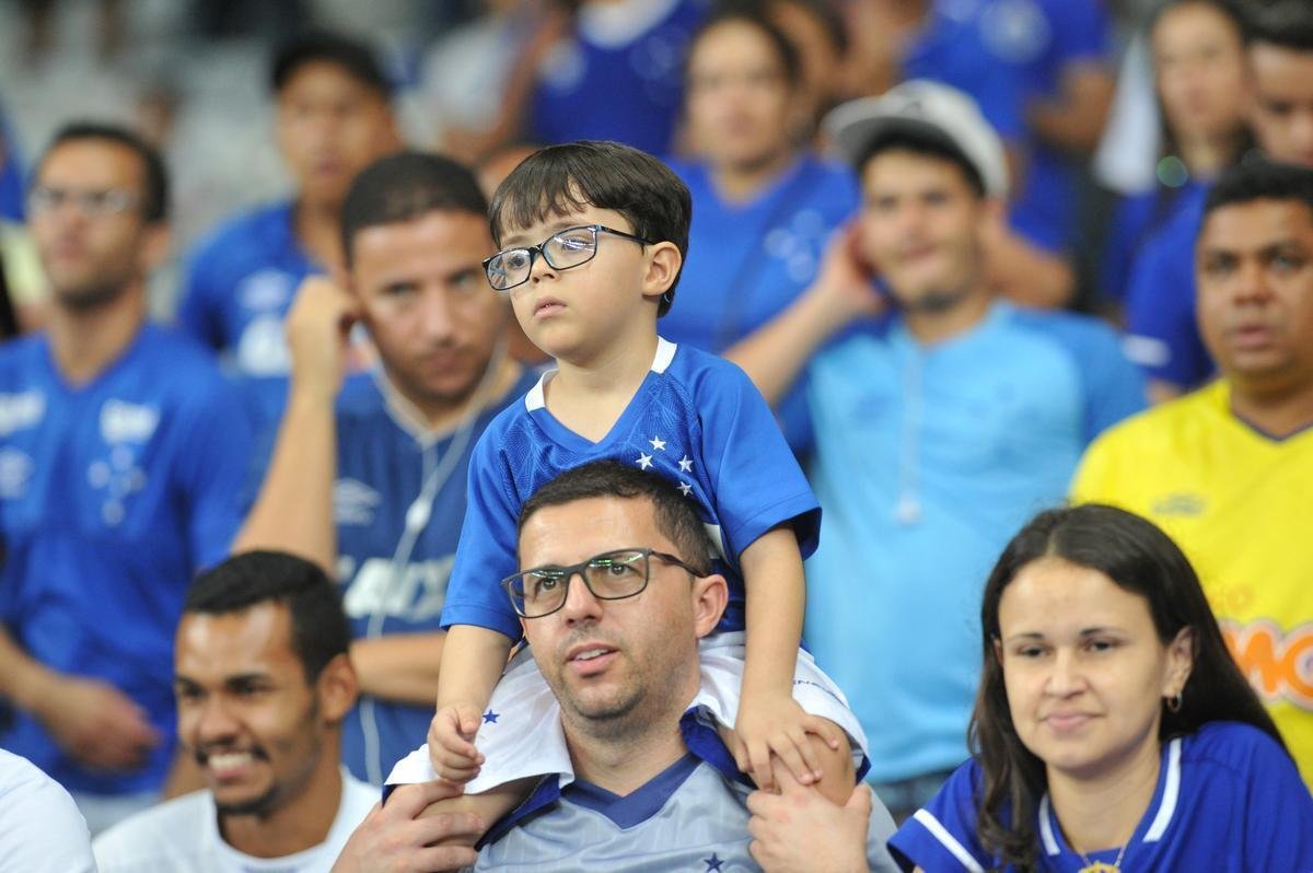 Em mais um jogo do Cruzeiro com time alternativo no Brasileiro, Mineiro recebeu 5.583 torcedores pagantes e  9.029 presentes. Time venceu por 2 a 1, de virada, e segurou stima posio na tabela