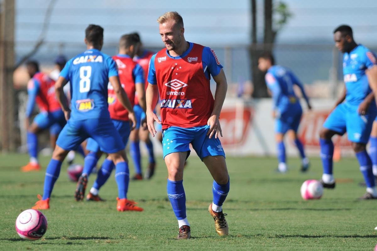 Lateral-esquerdo Marcelo Hermes, um dos seis reforos j anunciados (Alexandre Guzanshe/EM D.A Press)