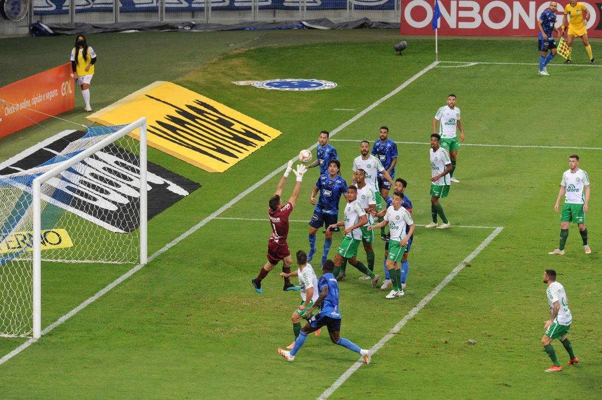 Fotos do duelo entre Cruzeiro e Chapecoense, no Mineiro, pela quarta rodada da Srie B