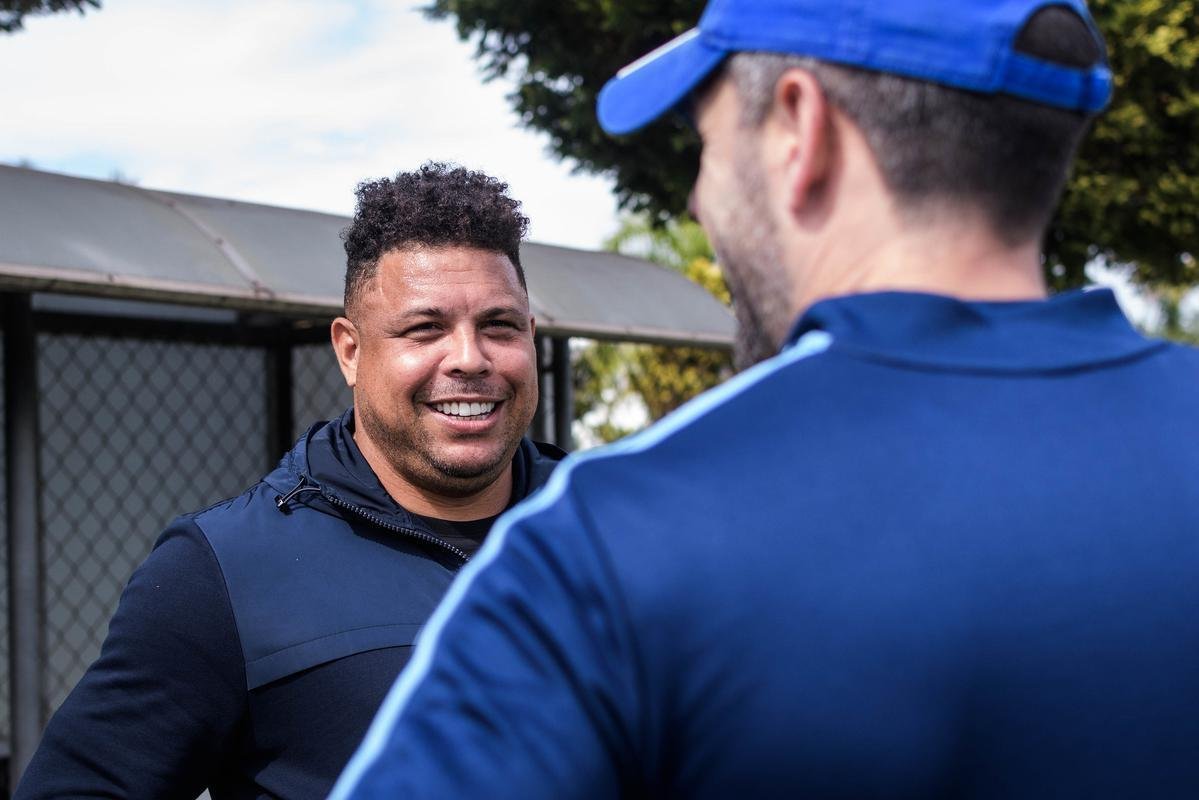 Em Belo Horizonte, Ronaldo acompanhou treino do Cruzeiro na manh desta quarta-feira (15) e conversou com jogadores na Toca da Raposa II