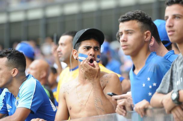 Torcidas de Cruzeiro e Flamengo fizeram a festa em duelo das equipes no Mineiro