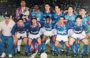 Cruzeiro campeão da Copa do Brasil de 1996 sobre o Palmeiras. Time da foto conta com Dida, Vitor, Gelson Baresi, Célio Lúcio, Fabinho e Nonato; Marcelo Ramos, Palhinha, Cleison, Ricardinho e Roberto Gaúcho.