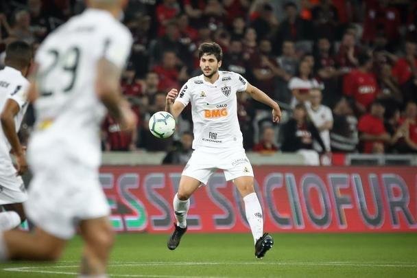Galo perdeu muitas chances e acabou tropeando em Curitiba