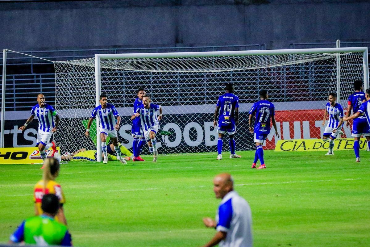 10ª rodada - CSA 3x1 Cruzeiro, 19/9, no Rei Pelé, em Maceió-AL - 15º lugar, com 8 pontos.