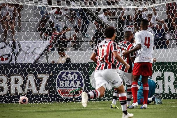 Equipes se enfrentaram pela sétima rodada do Campeonato Pernambucano no estádio do Arruda