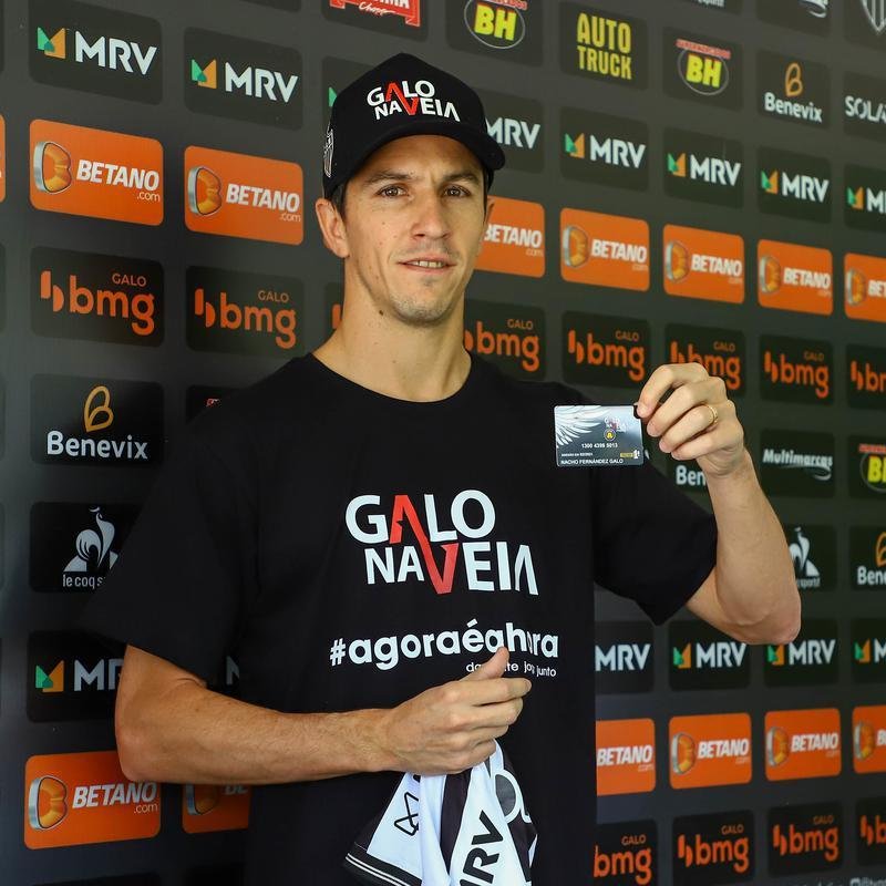 Nacho Fernndez foi apresentado nesta quarta-feira (24)