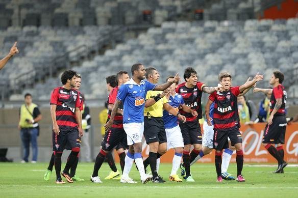 Imagens da partida entre Cruzeiro e Vitria