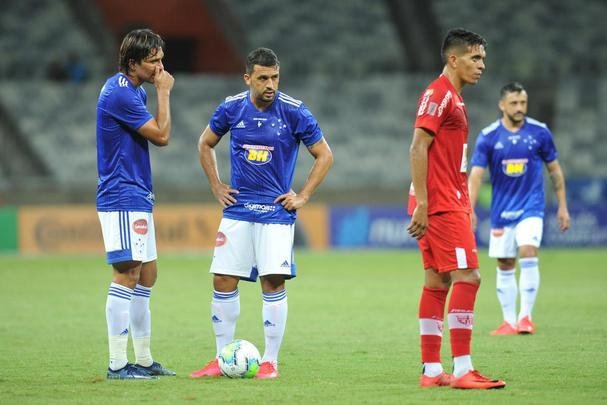 Revs por 2 a 0 para o CRB frustrou torcida do Cruzeiro no Mineiro