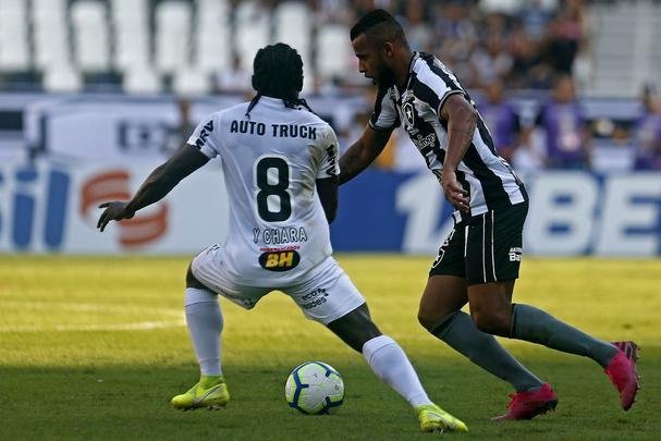 Fotos da vitória do Botafogo sobre o Atlético, por 2 a 1, no Engenhão, pela 18ª rodada do Brasileiro