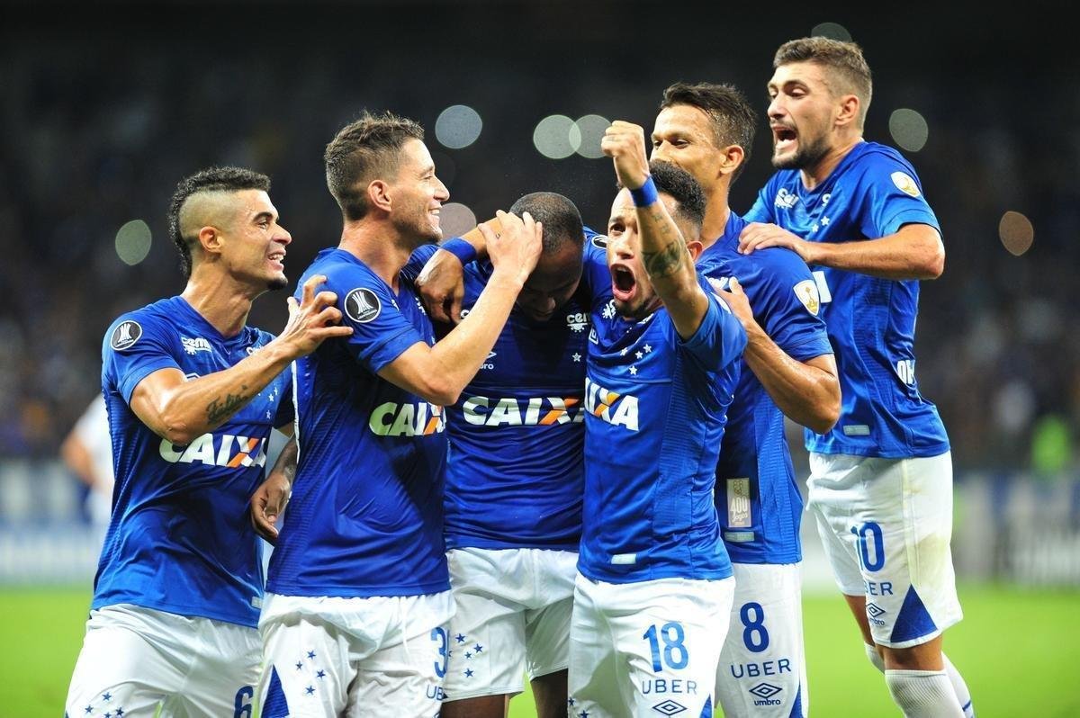 Arrascaeta sofreu pnalti de Vilches; Sass cobrou com categoria e ampliou para 3 a 0