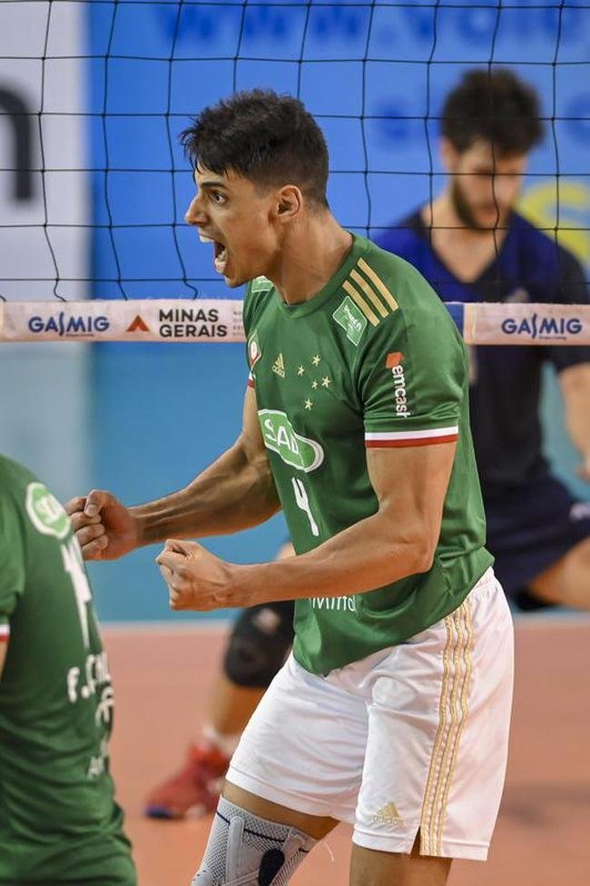 Cruzeiro se garantiu na decis�o do Sul-Americano de V�lei ao bater os argentinos do Policial Voley por 3 sets a 0, neste s�bado (5), no Gin�sio do Riacho, em Contagem. As parciais foram de 25/20, 29/27 e 25/16