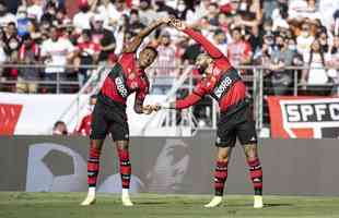 Flamengo massacrou So Paulo em pleno Morumbi e mantm sonho de conquistar o Campeonato Brasileiro, apesar de grande vantagem do Atltico