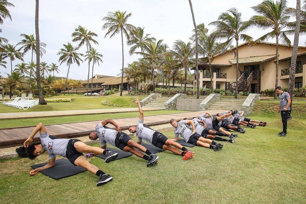 Fotos do treino do Atltico na beira da praia