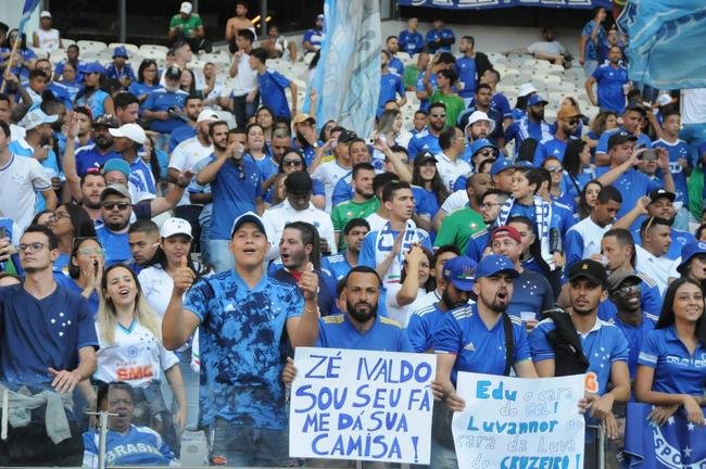 Fotos da torcida do Cruzeiro, no Mineiro, na partida contra a Ponte Preta pela 13 rodada da Srie B do Campeonato Brasileiro. Mineiro recebeu grande pblico mais uma vez